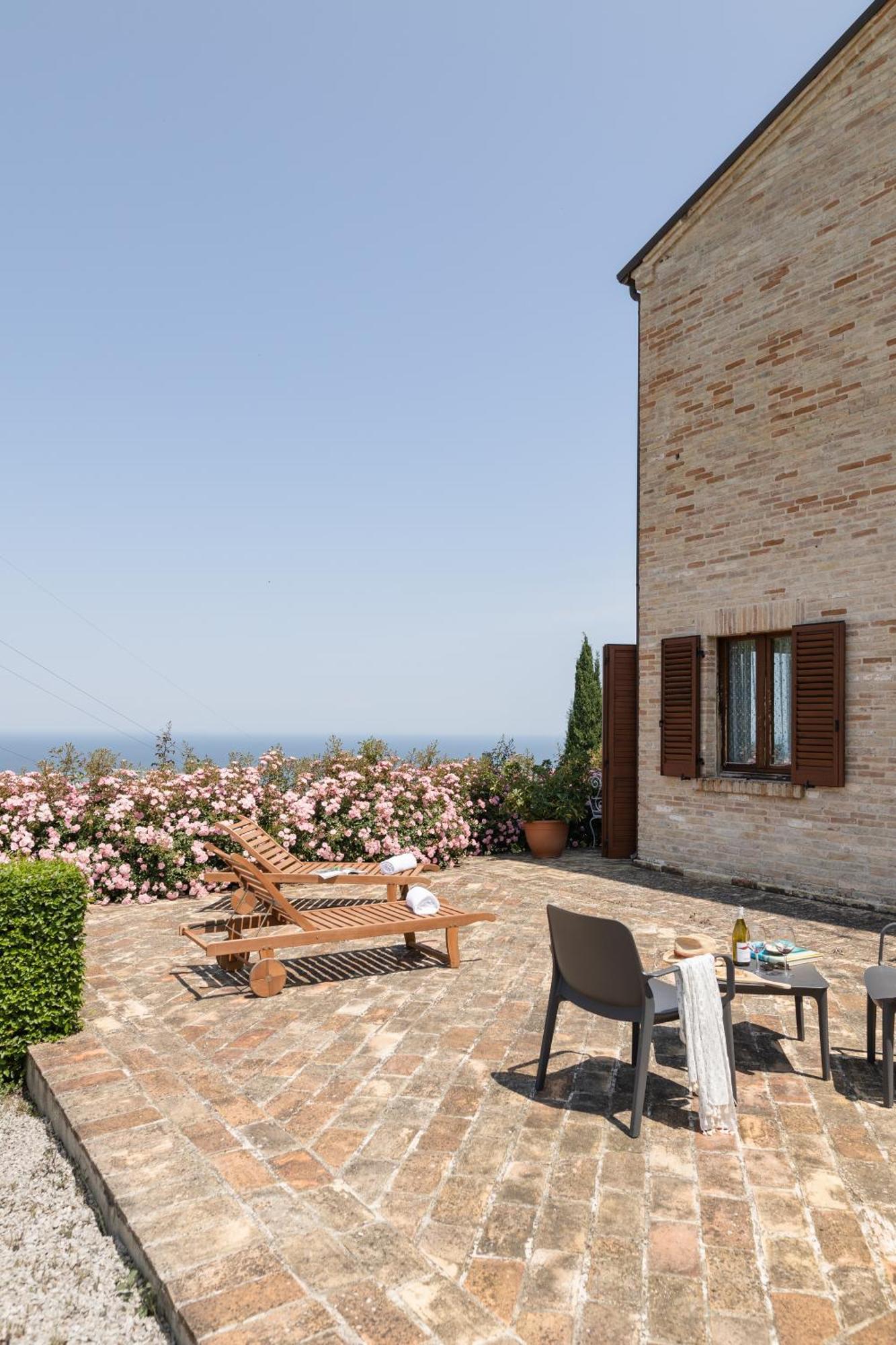 Villa Cri Cri B&B Di Charme San Benedetto del Tronto Exteriör bild